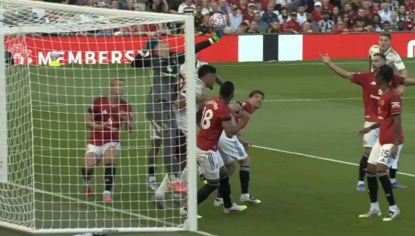 Man Utd fans blast ‘useless star’ after Arsenal defeat